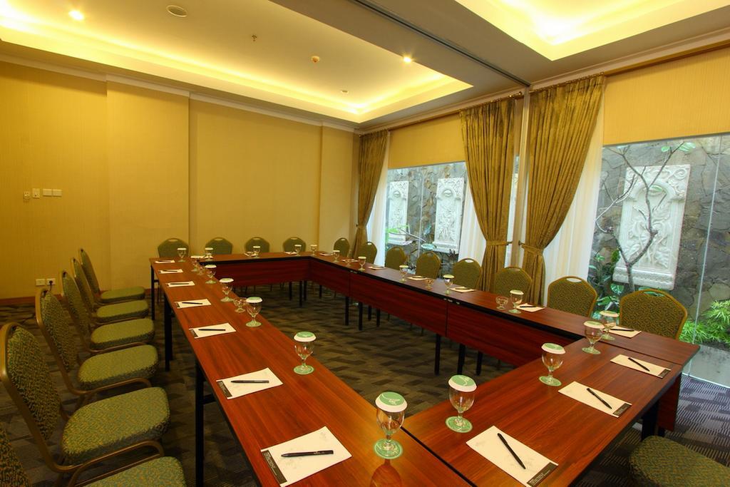 Aziza Syariah Hotel Solo By Horison Εξωτερικό φωτογραφία